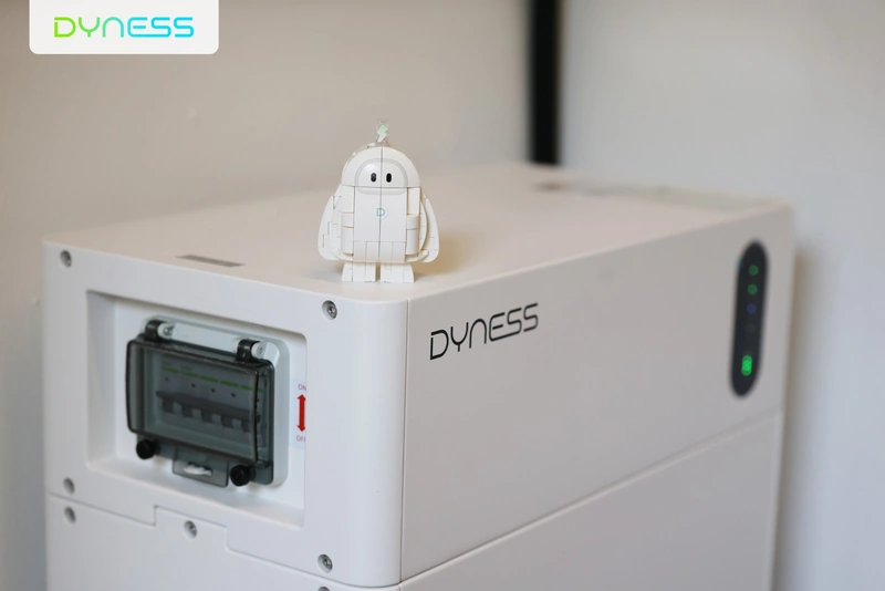 Detailaufnahme eines Dyness-Heimspeichers